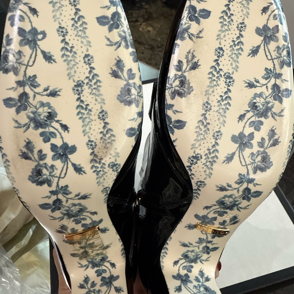 Gucci Black Patent Leather Boots with Gold GG Logo - Picture 4 of 5